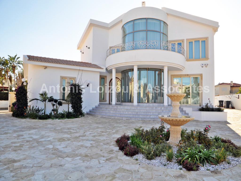Villa in Famagusta (Agia Triada) for sale