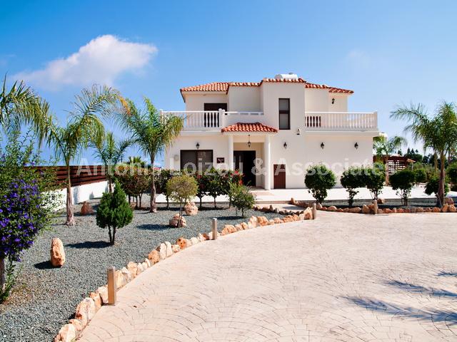Detached Villa in Famagusta (Paralimni) for sale