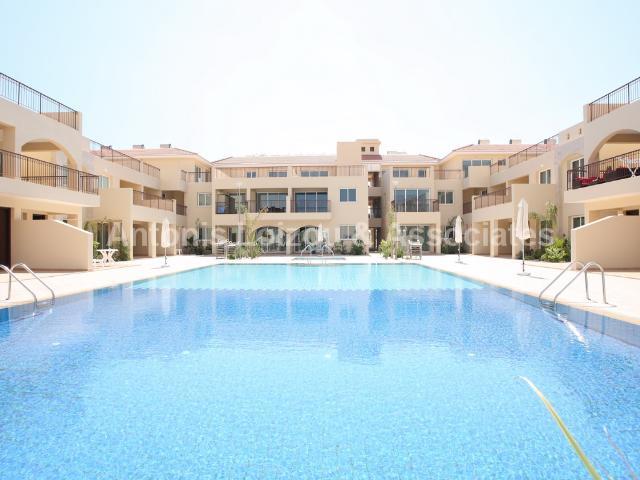 Two Bedroom Apartment with Communal Pool