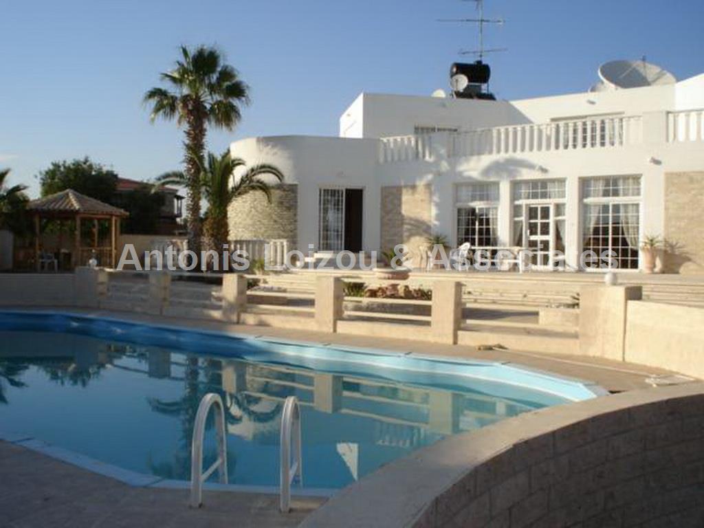 Detached House in Larnaca (Anafotida) for sale