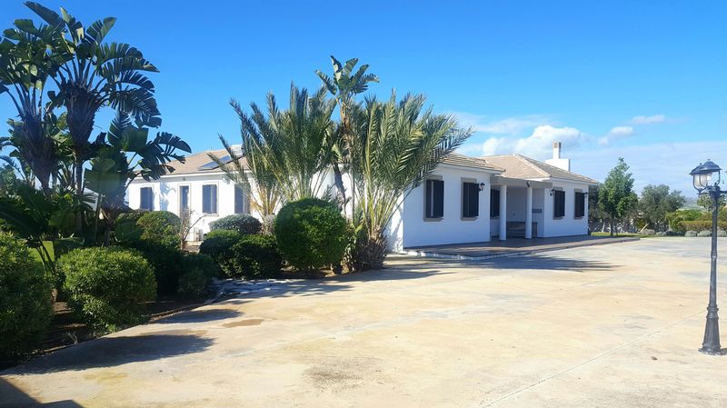 STUNNING DETACHED 5 BEDROOM HOUSE WITH POOL FOR SALE, KITI properties for sale in cyprus