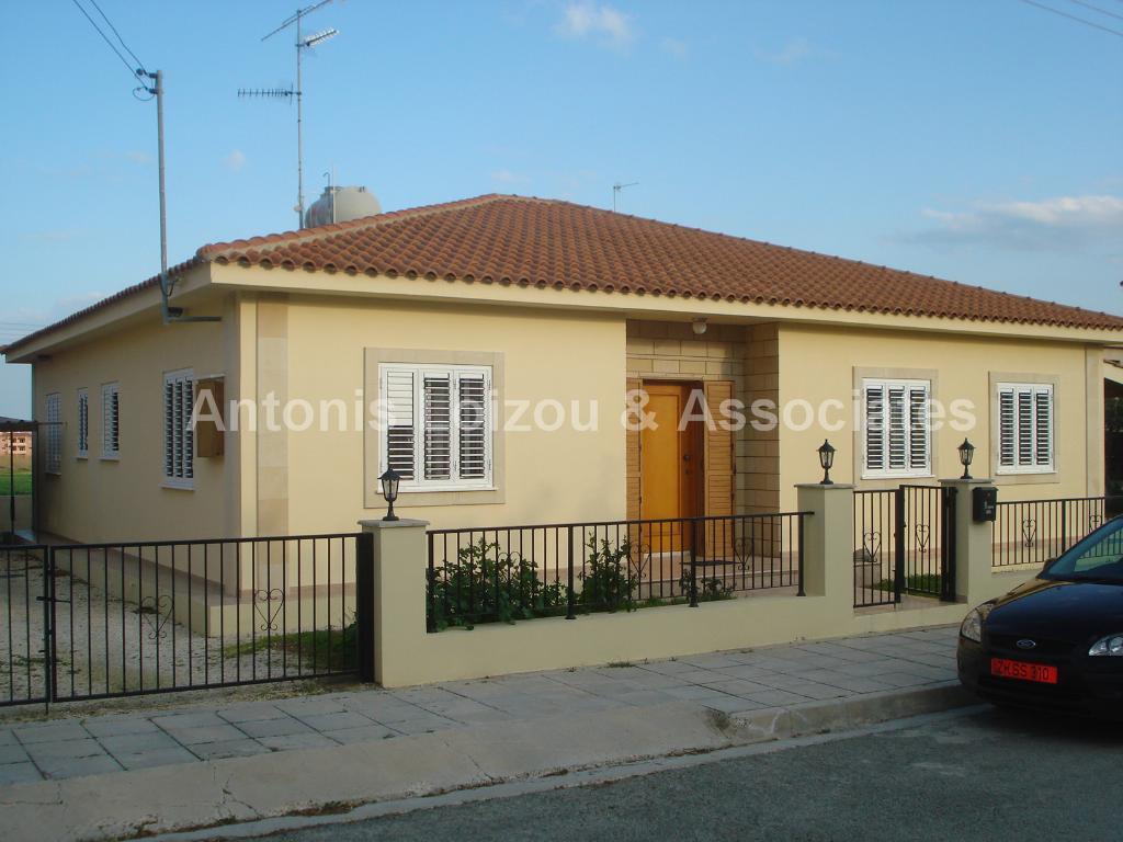Bungalow in Larnaca (Oroklini) for sale
