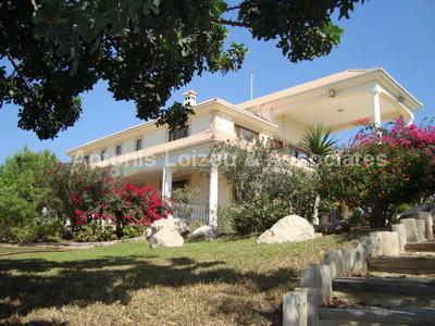 Villa in Larnaca (Mazotos) for sale