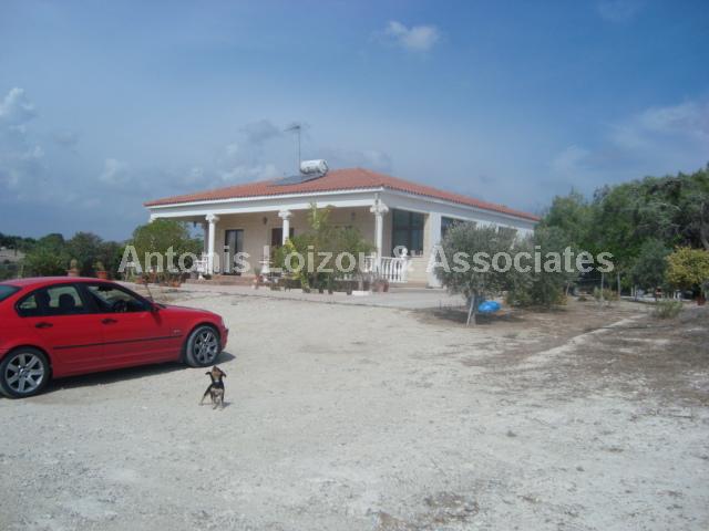 Detached Bungalo in Larnaca (Mazotos) for sale