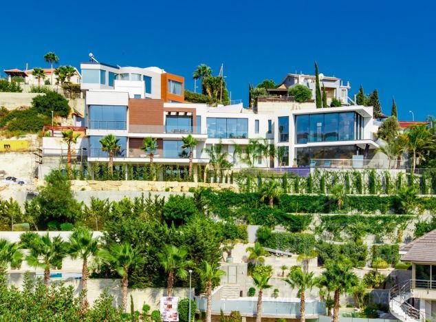 Sale of villa, 1,113 sq.m. in area: Agios Tychonas -