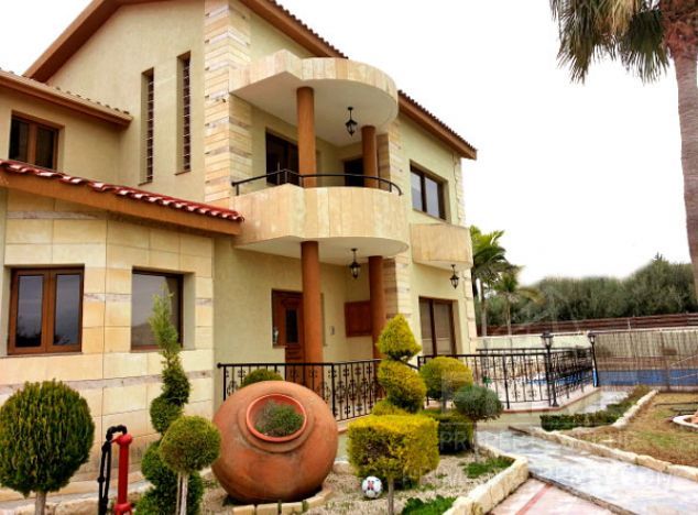 Sale of villa, 300 sq.m. in area: Erimi -