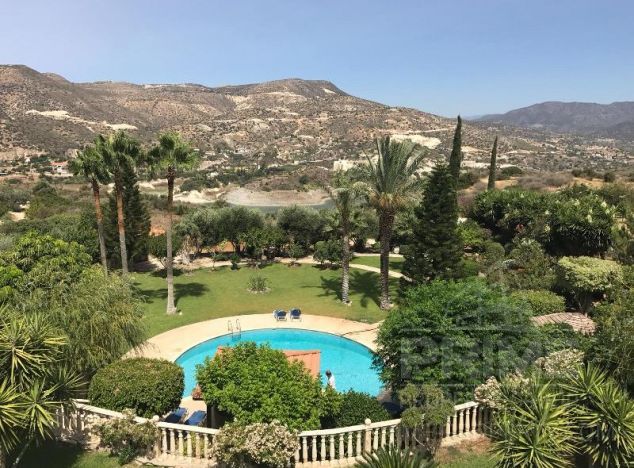 Sale of villa, 400 sq.m. in area: Foinikaria - properties for sale in cyprus