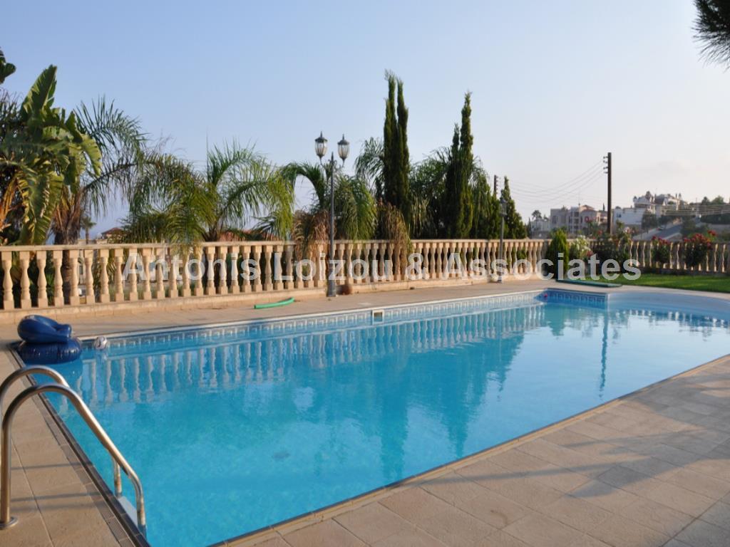 Villa in Limassol (Kalogyroi) for sale