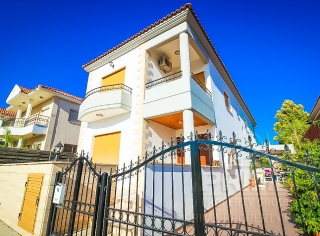 Villa in Limassol (Mesa Geitonia) for sale