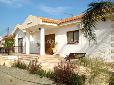 Bungalow in Limassol (Kalogyroi) for sale