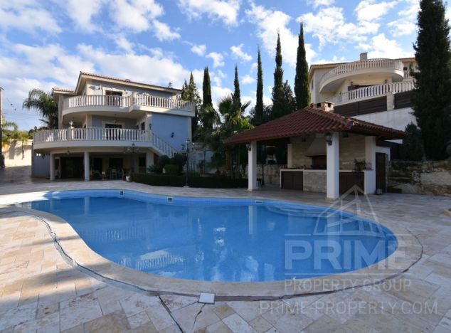 Villa in Limassol (Pyrgos) for sale