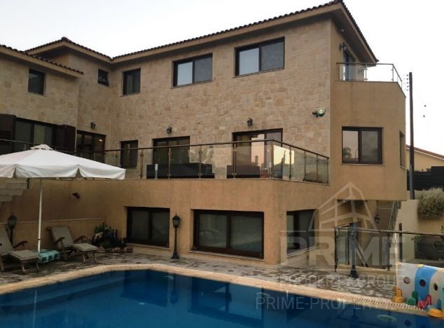 Sale of villa, 600 sq.m. in area: Pyrgos -