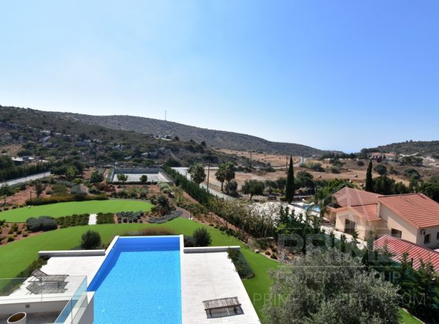 Sale of villa, 686 sq.m. in area: Pyrgos -