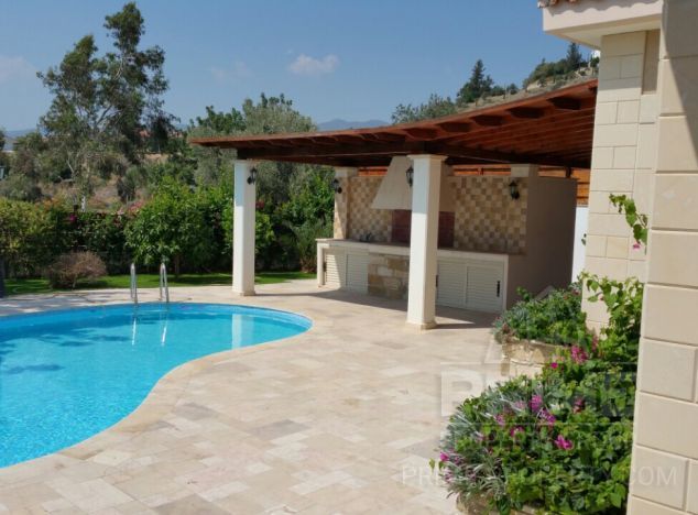 Sale of villa in area: Pyrgos -
