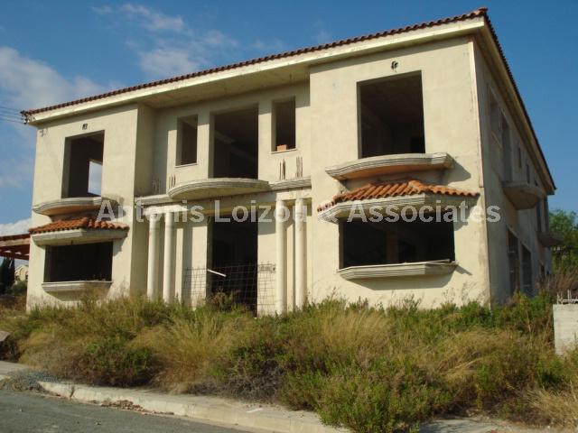 Detached Villa in Limassol (Sfalagiotissa) for sale