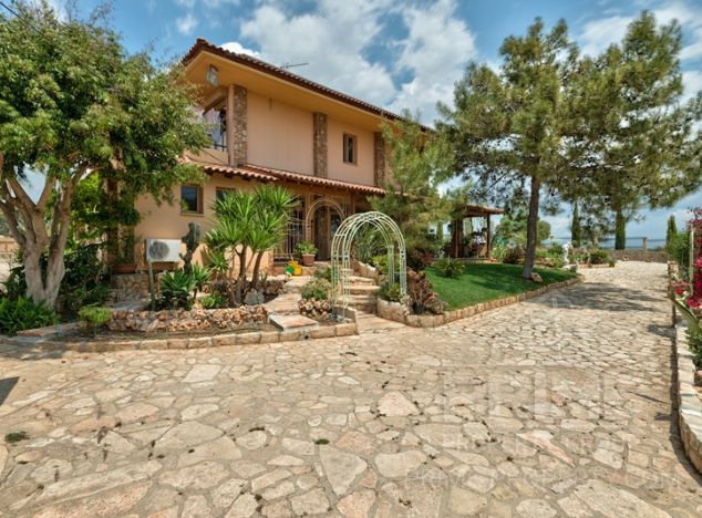 Villa in Limassol (Souni) for sale