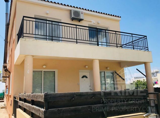 Town house in Paphos (Anavargos) for sale