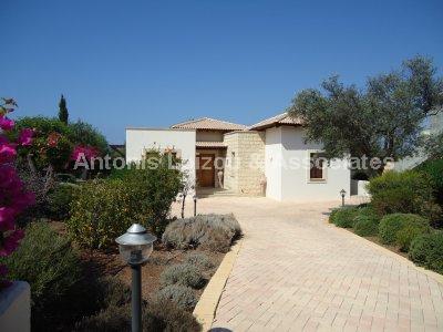 Bungalow in Paphos (Aphrodite Hills) for sale