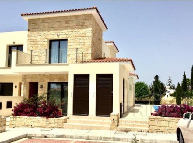 Town house in Paphos (Coral Bay) for sale