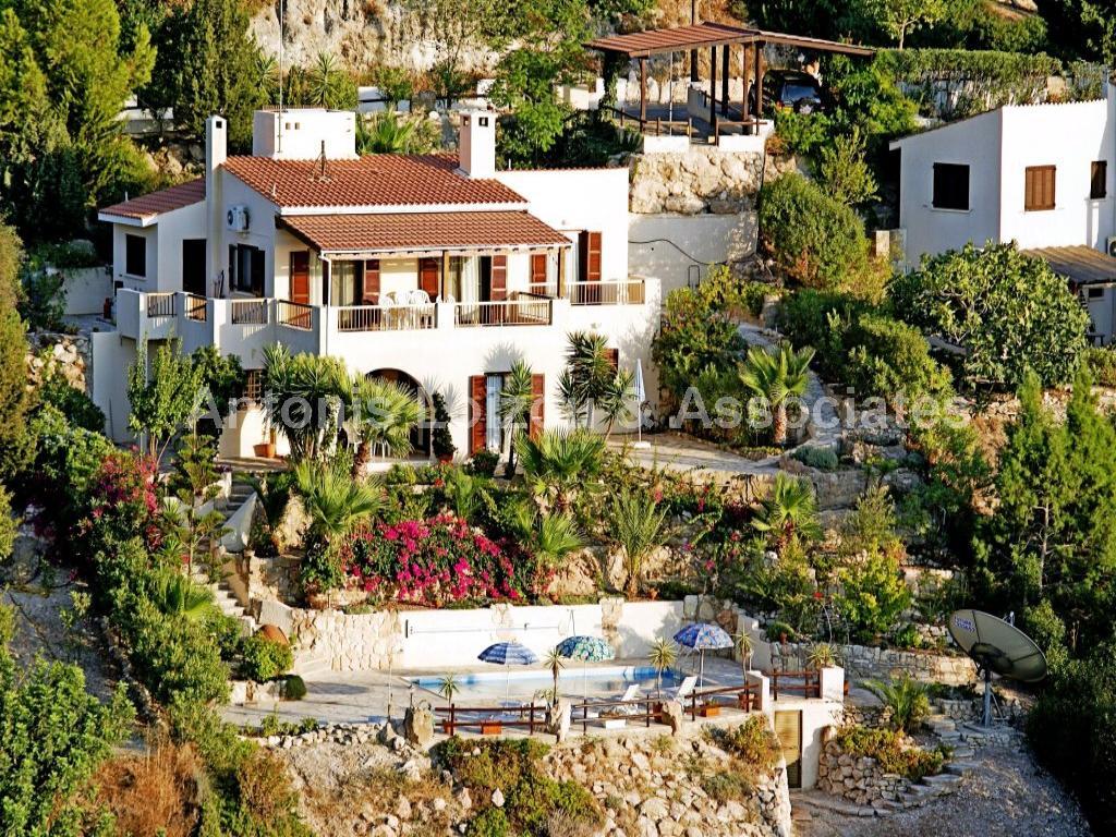 Detached Villa in Paphos (Kamares) for sale