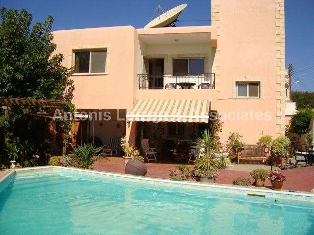 Traditional Hous in Paphos (Mesa Chorio) for sale