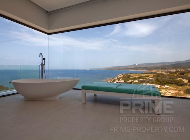 Villa in Paphos (Sea Caves) for sale