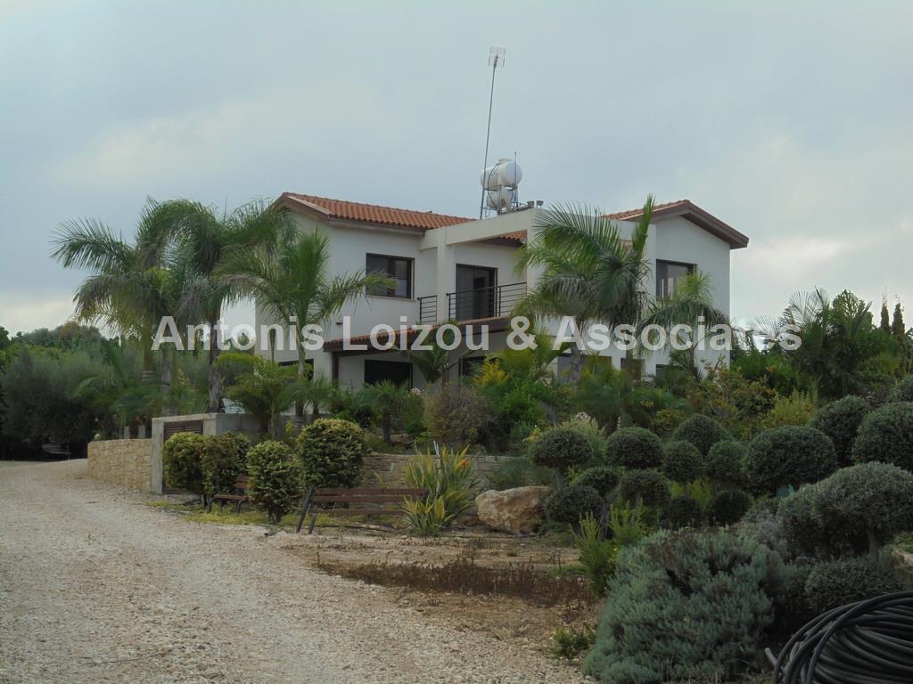 Detached House in Paphos (Sea Caves) for sale