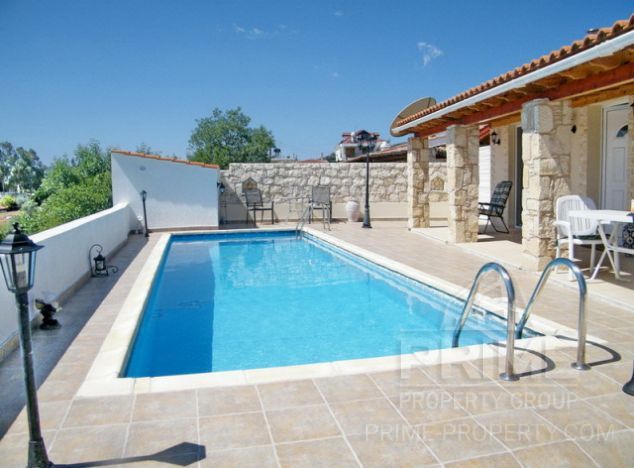 Bungalow in Paphos (Stroumpi) for sale