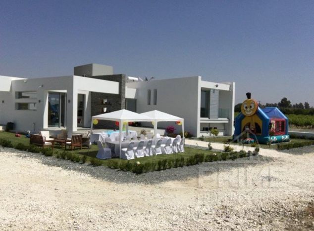 Sale of villa in area: Timi -