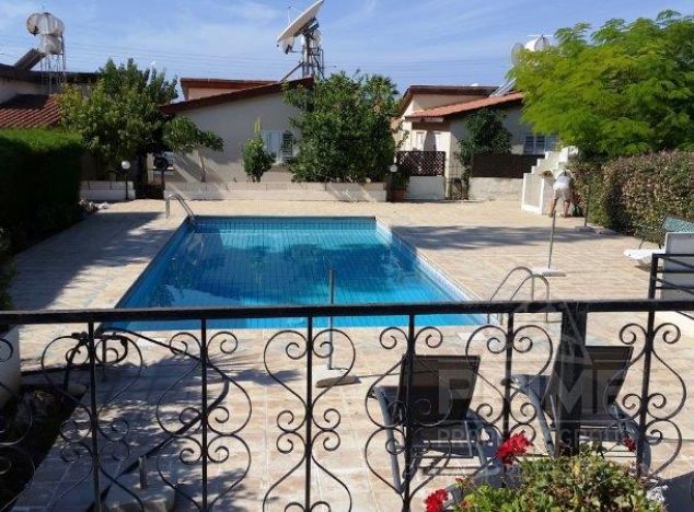 Bungalow in Paphos (Tombs of the kings) for sale