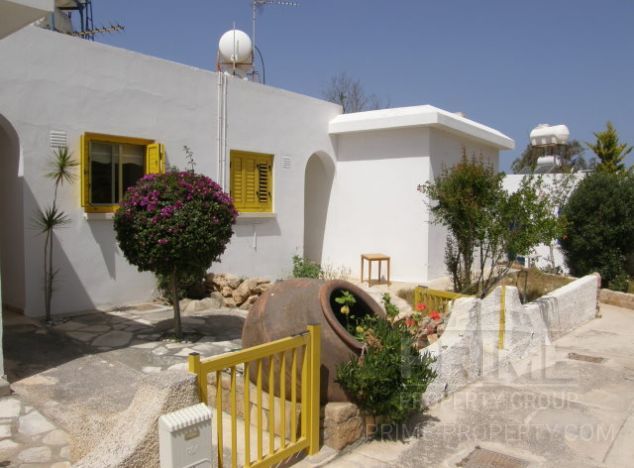 Bungalow in Paphos (Tombs of the kings) for sale