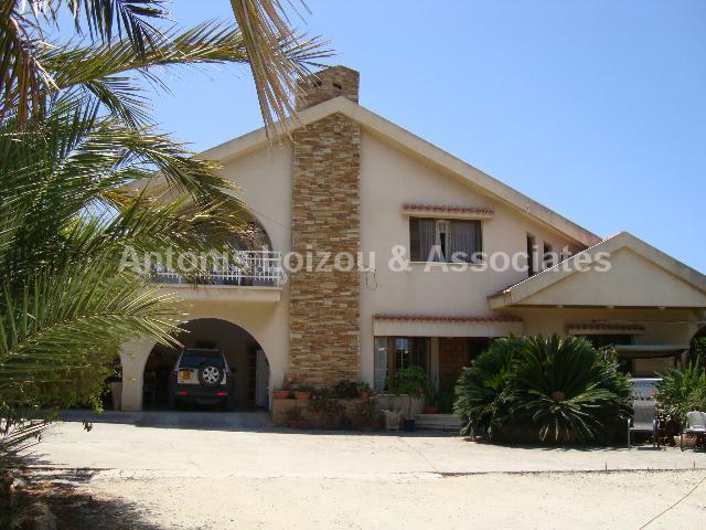 Detached House in Paphos (Universal) for sale