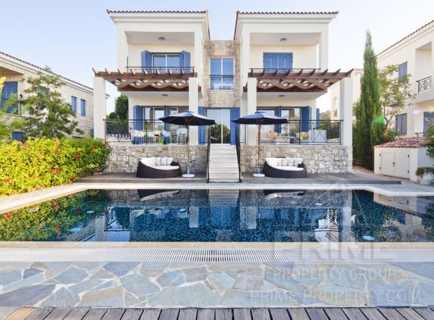 Sale of villa, 335 sq.m. in area: Latchi -
