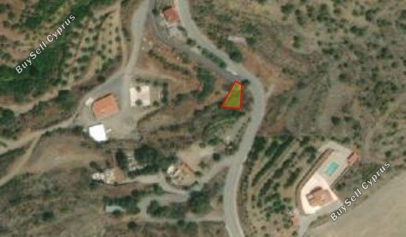 Land in Larnaca (Agioi Vavatsinias) for sale