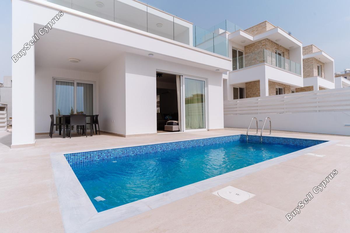 Detached house in Paphos (Peyia) for sale